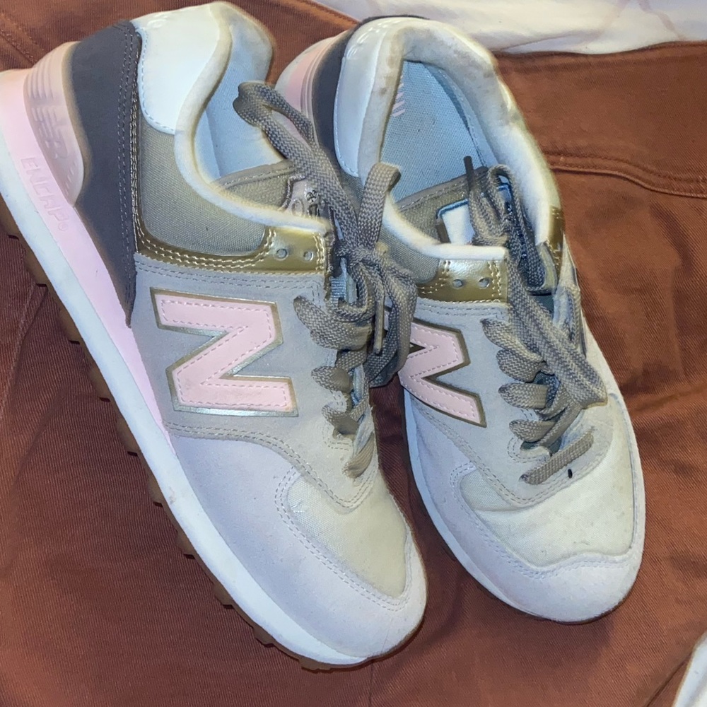 PINK N GREY NEW BALANCES